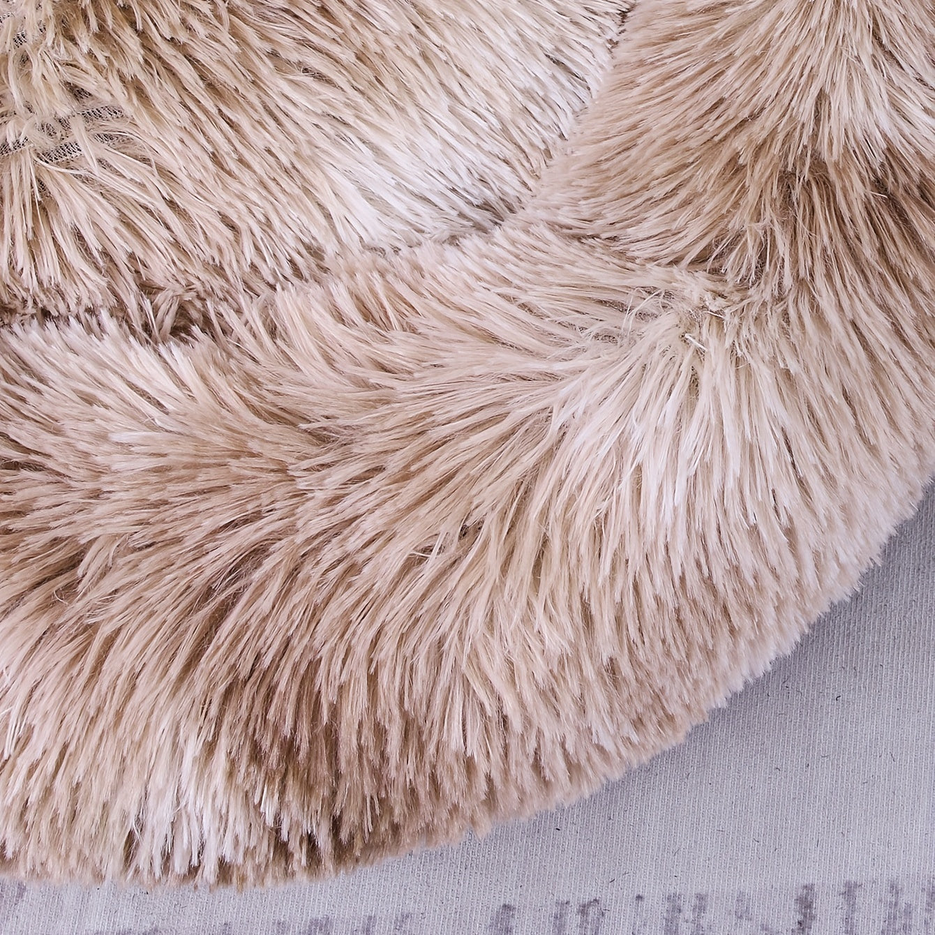 1pc Round Plush Gradient Color Calming Cat Bed, Machine Washable, Four Seasons Warm Comfortable Soft Nest, Suitable for Small and Medium Dogs and Cats, Pet Bed