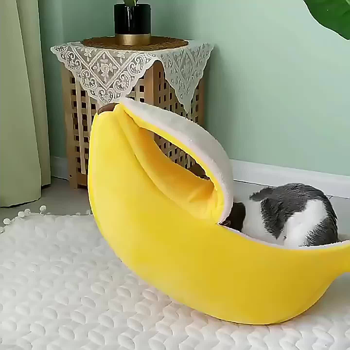 Cozy Banana Cat Bed: A Snuggly Cave For Your Furry Friend!